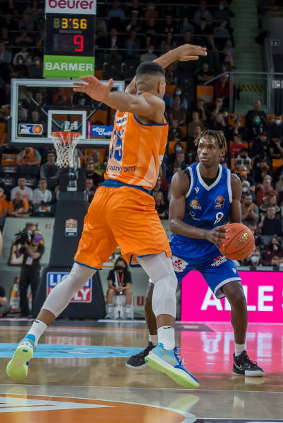 员能在背身 员能在背身