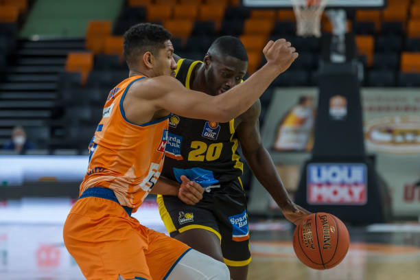 场球员分担 场球员分担